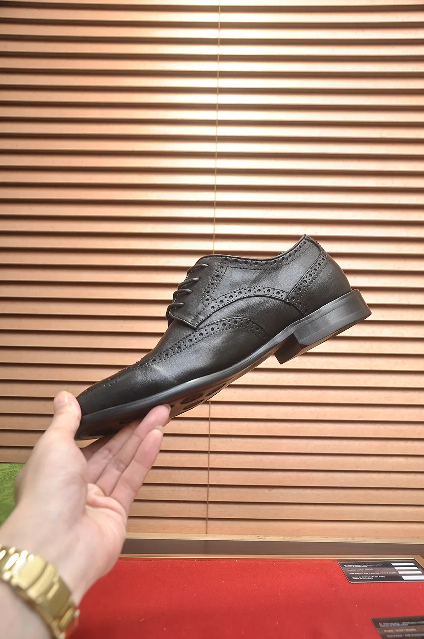 Men's shoes 💰580💶 Brand: GUCCI (Gucci) Standard code: Men's code 38/44 (45 can be customized) Grade: Same as the official website Original quality Material: Original cowhide Water-dyed cowhide lining Original rubber outsole Style category: Men's fashionable casual leather shoes Distinguished big-name luxury elements Top luxury Color: Actual picture